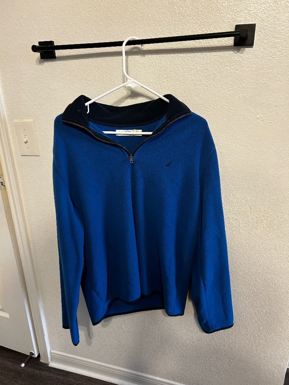 Men’s Medium Slim Fit Blue Nautica Quarter Zip Sweater